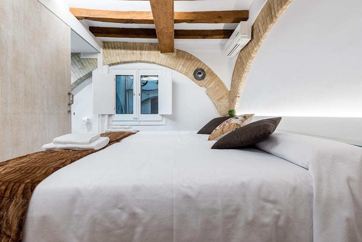 Hostal 977 ตาร์ราโกนา ภายนอก รูปภาพ