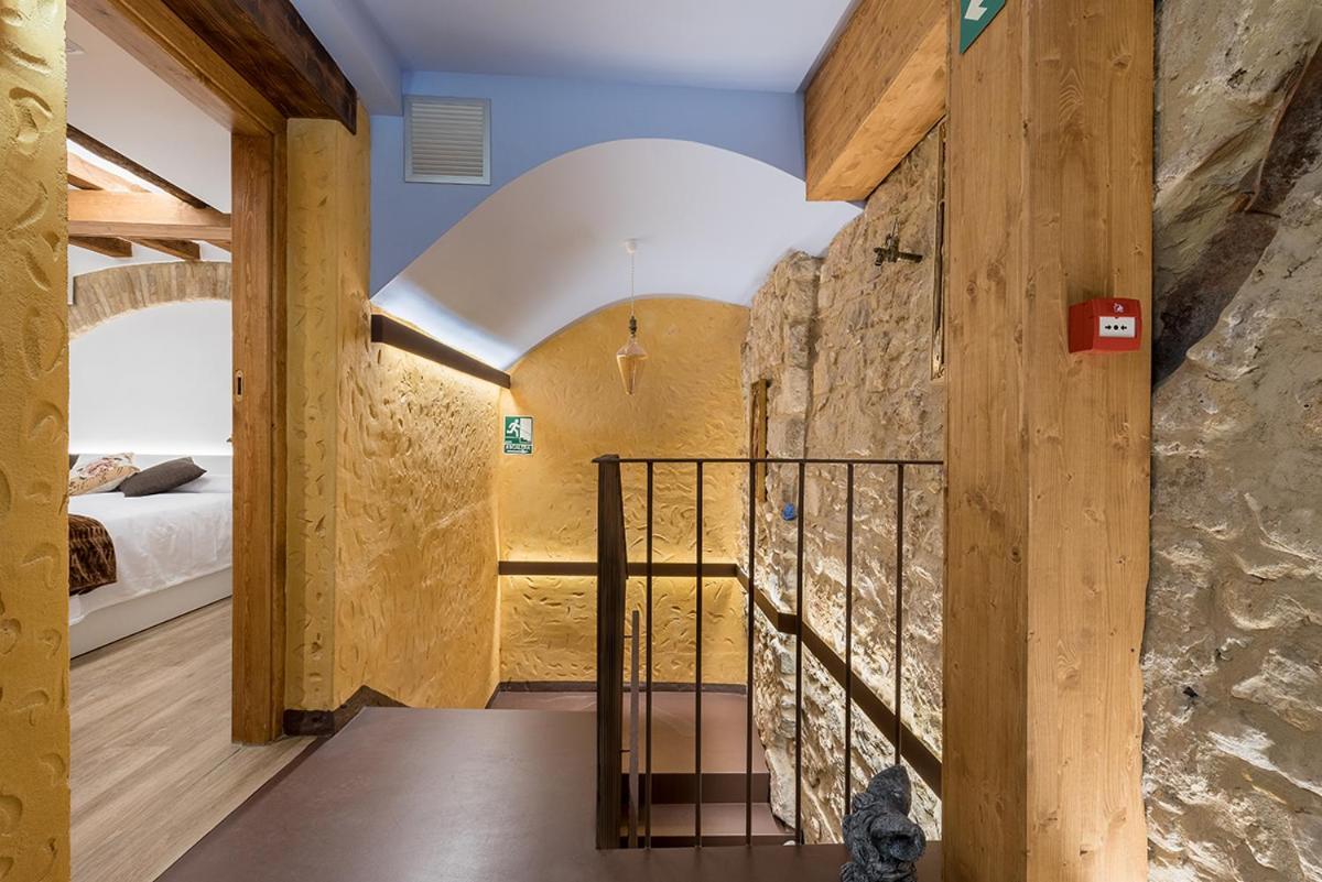 Hostal 977 ตาร์ราโกนา ภายนอก รูปภาพ