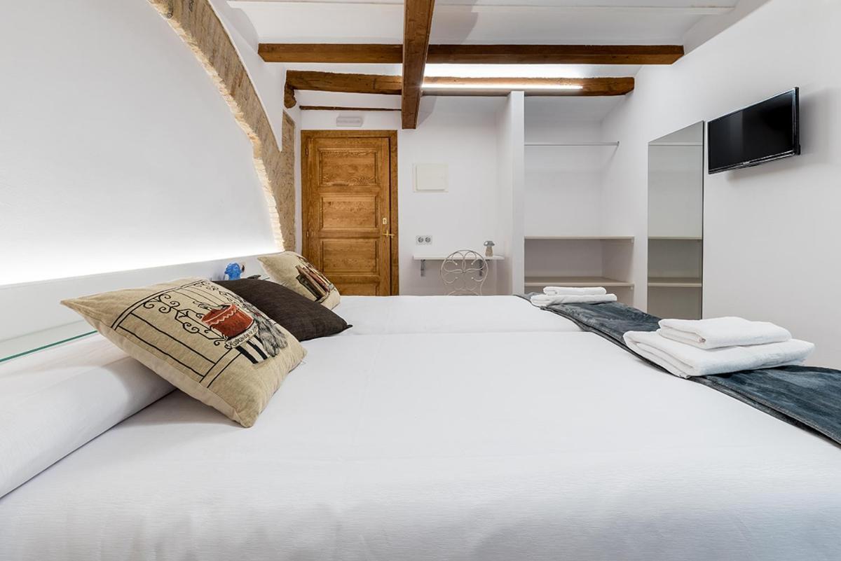 Hostal 977 ตาร์ราโกนา ภายนอก รูปภาพ